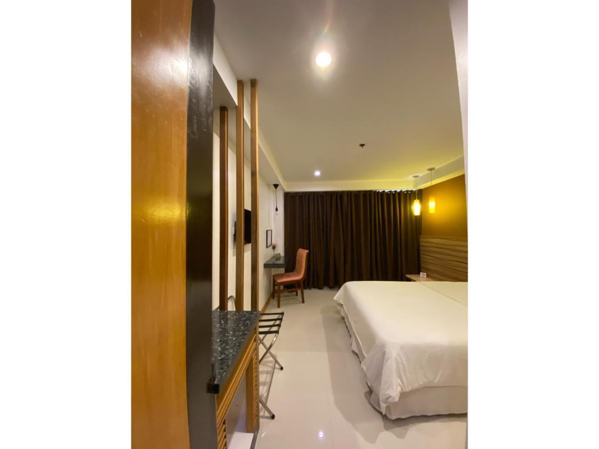 Capital O 820 Guijo Suites Makati Manila Exterior foto