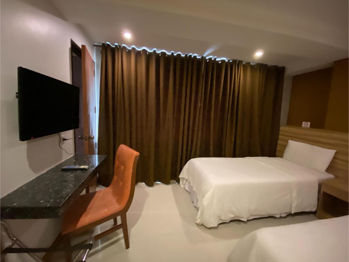 Capital O 820 Guijo Suites Makati Manila Exterior foto