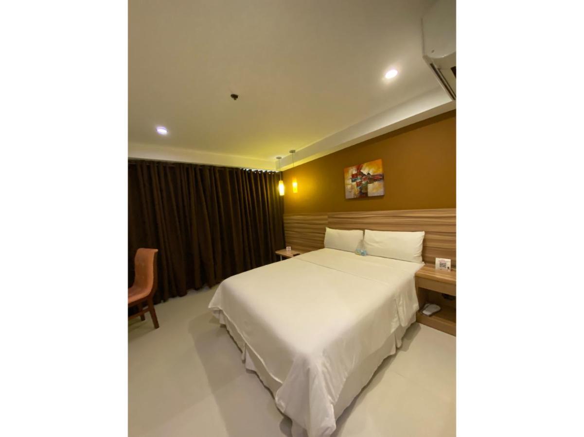 Capital O 820 Guijo Suites Makati Manila Exterior foto